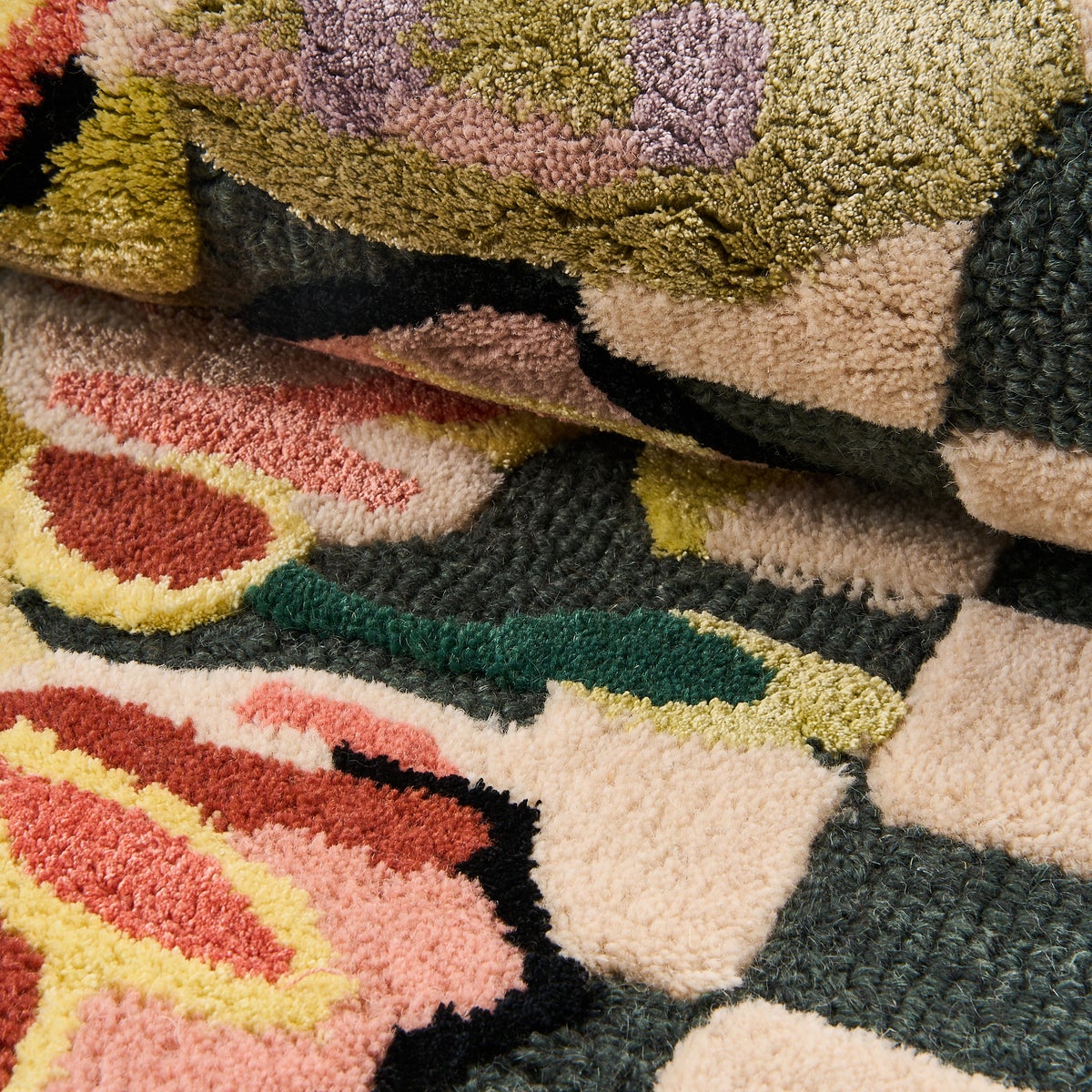 Ranunculus and Checks 2'3" x 3'9" Rug - Image 3