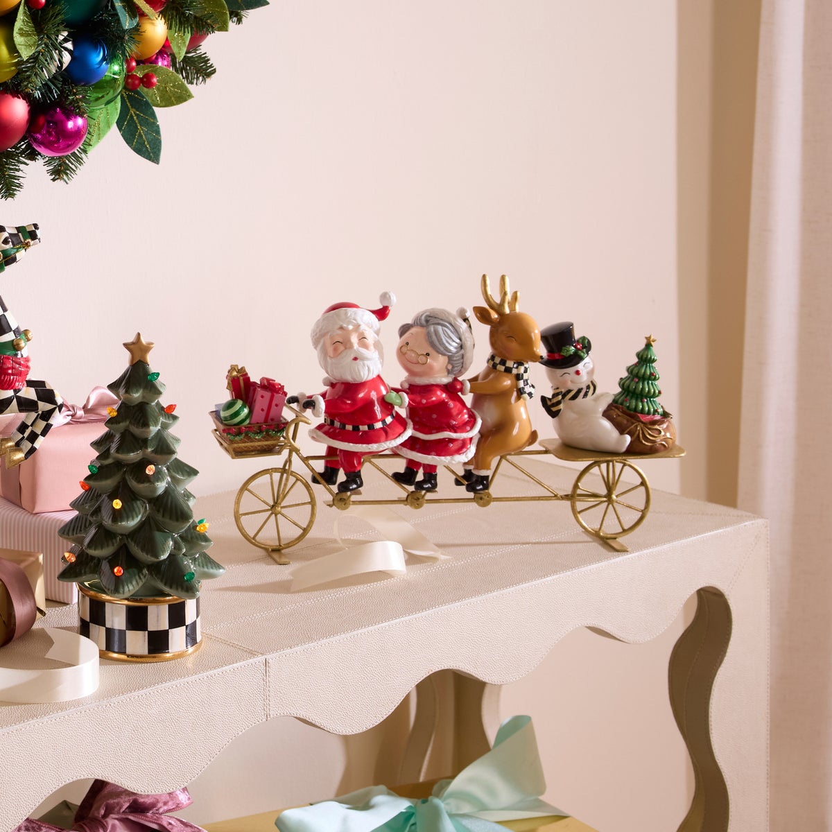 Granny Kitsch Santa and Company - Image 5