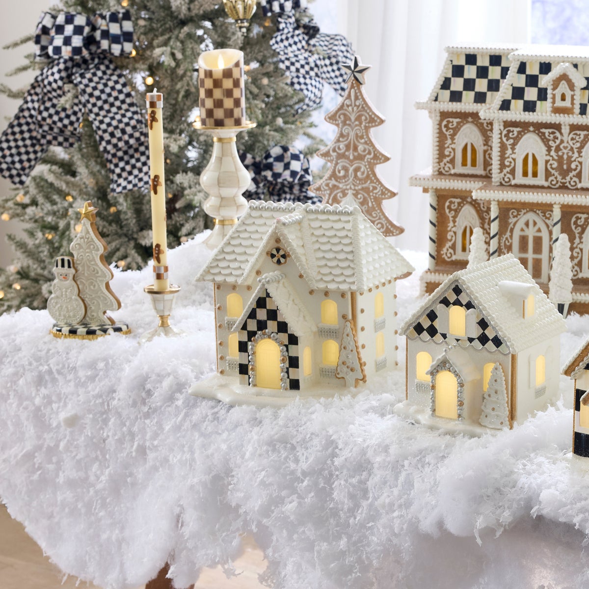 Gingerbread Illuminated House - Image 6