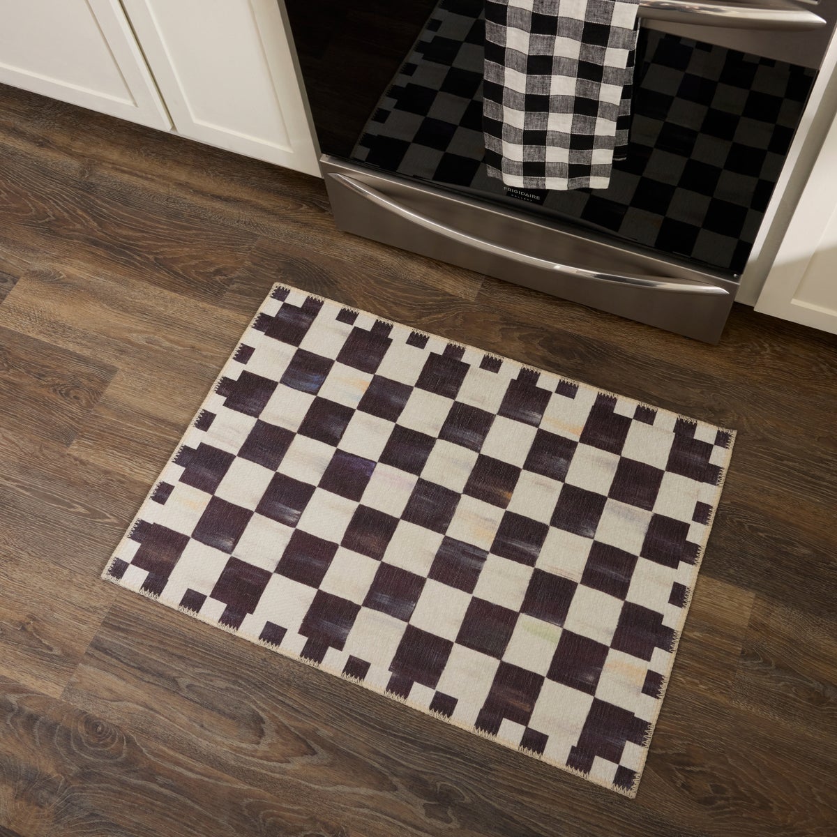 Courtly Checkered 2' x 3' Washable Rug - Image 2
