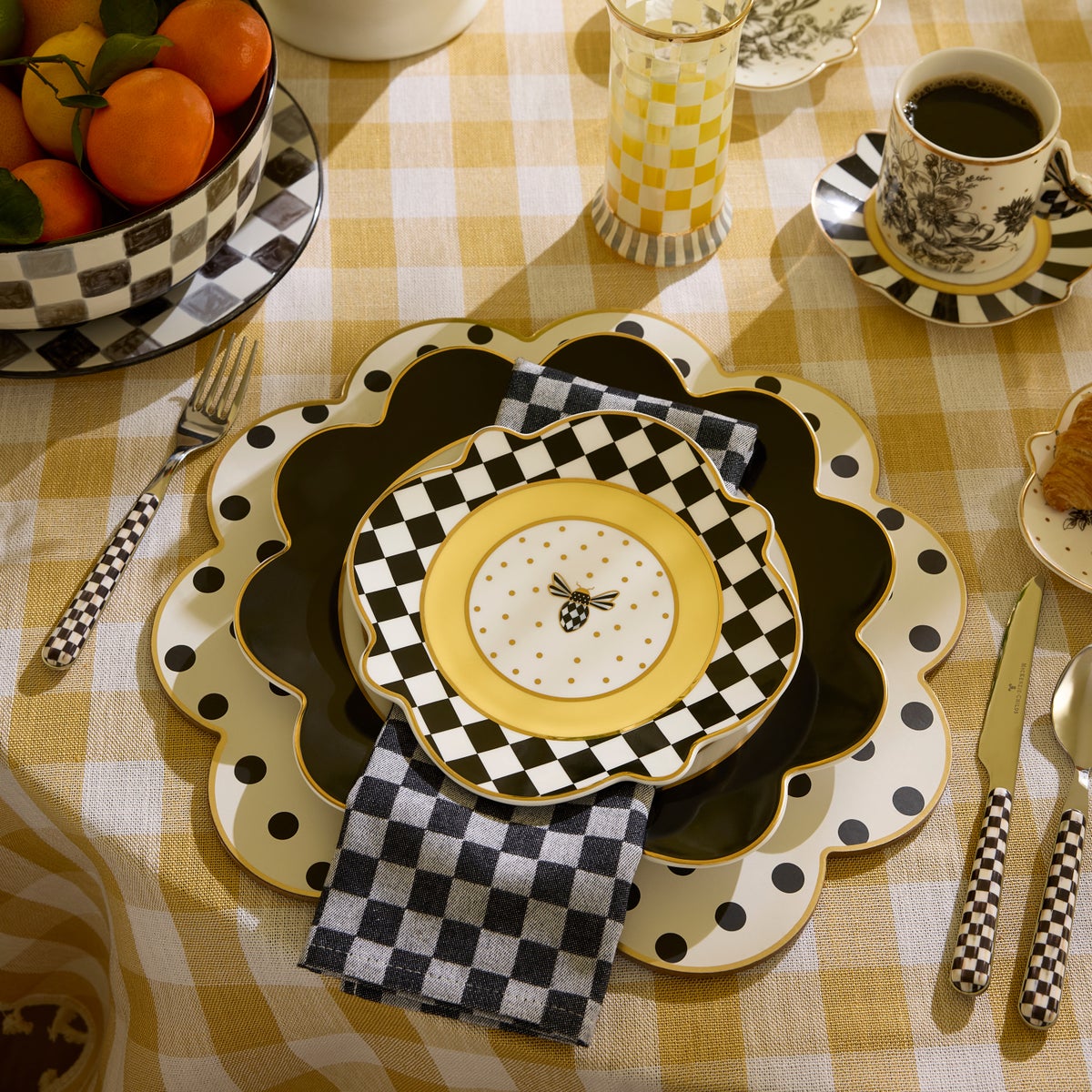 Black Petal Dinner Plate - Image 2