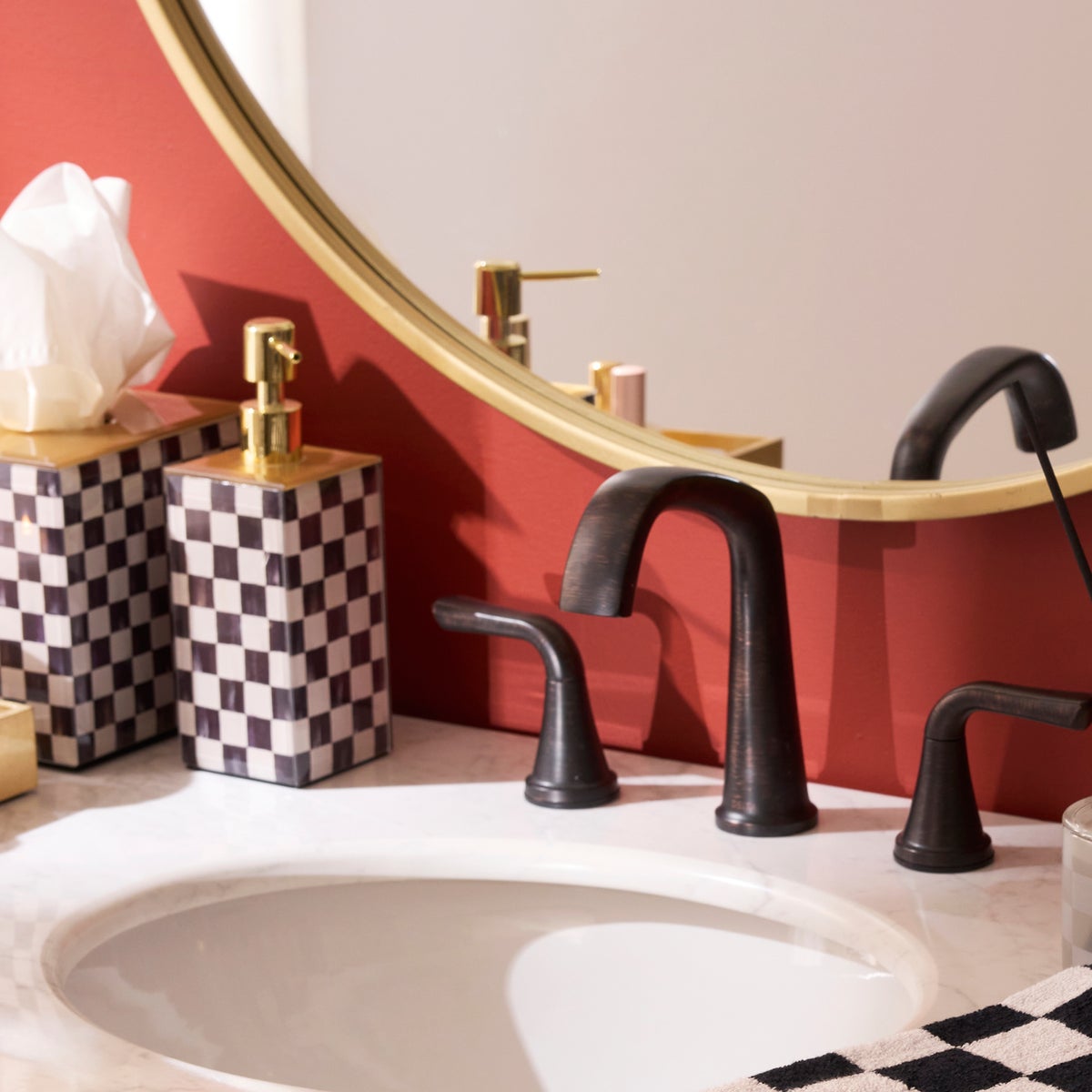 Courtly Check Glass Soap Pump - Image 3
