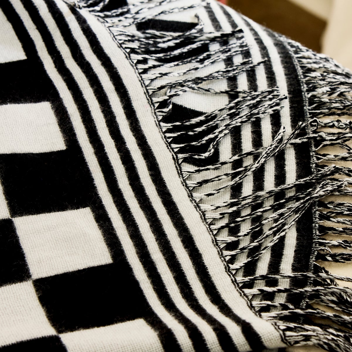 Black & White Check Throw - Image 8