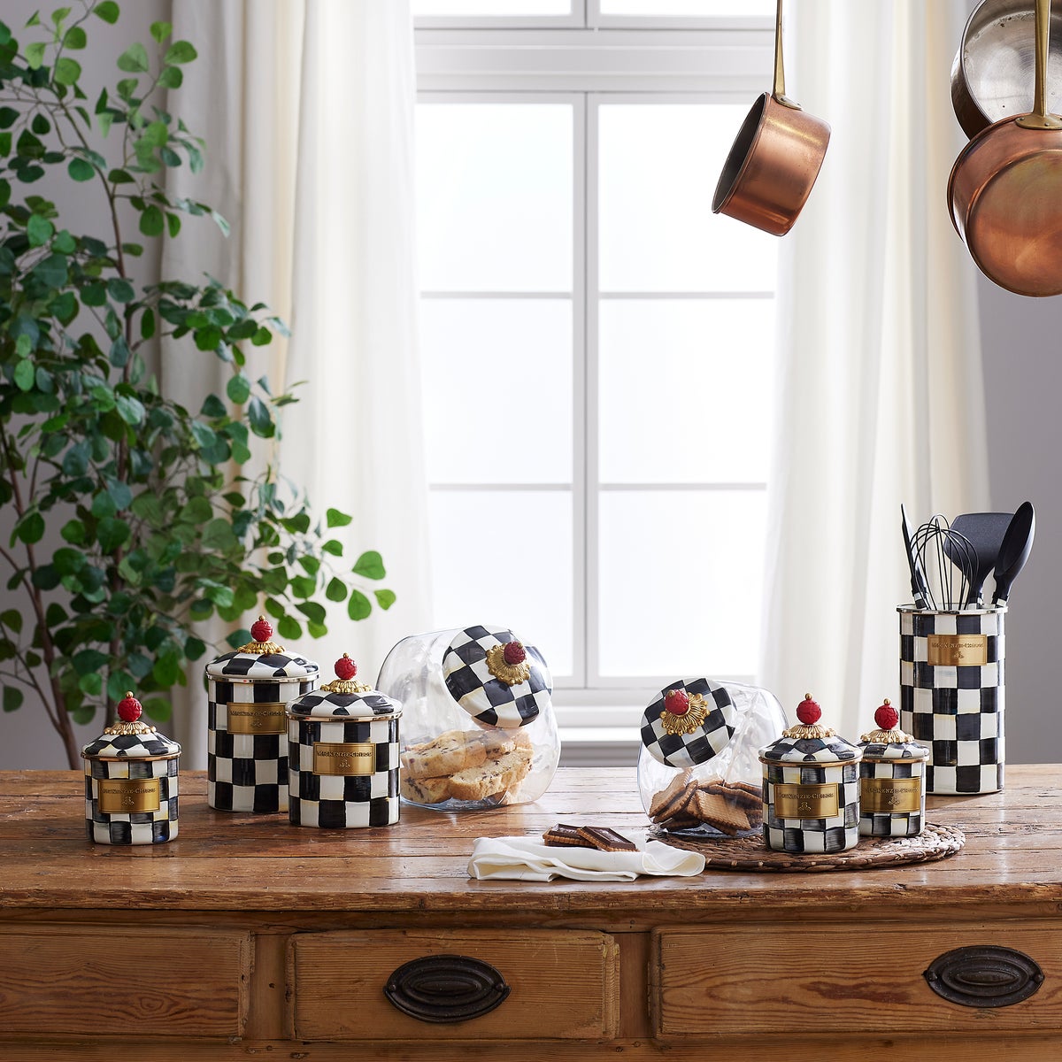 Sweets Jar with Courtly Check Enamel Lid - Image 8