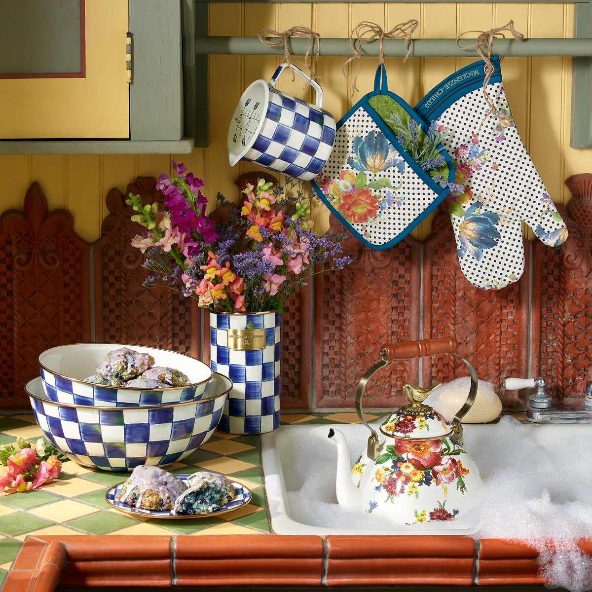 Royal Check Utensil Holder - Image 8